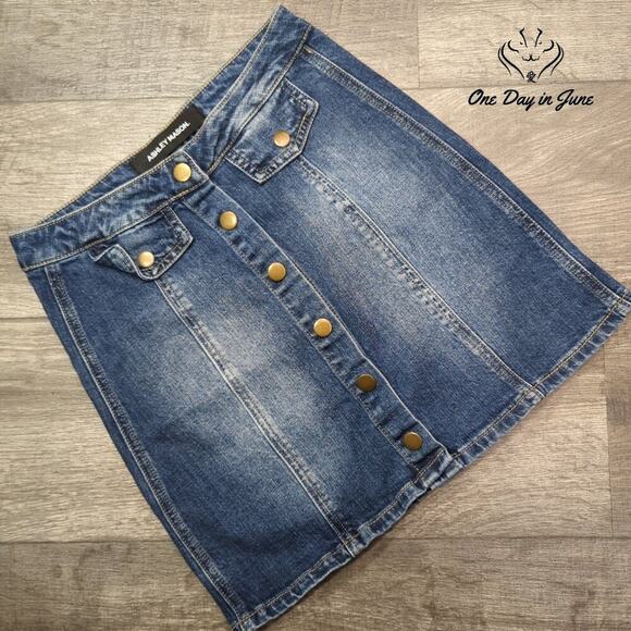 Ashley Mason Snap Front Denim Mini Skirt Size S - Picture 1 of 5